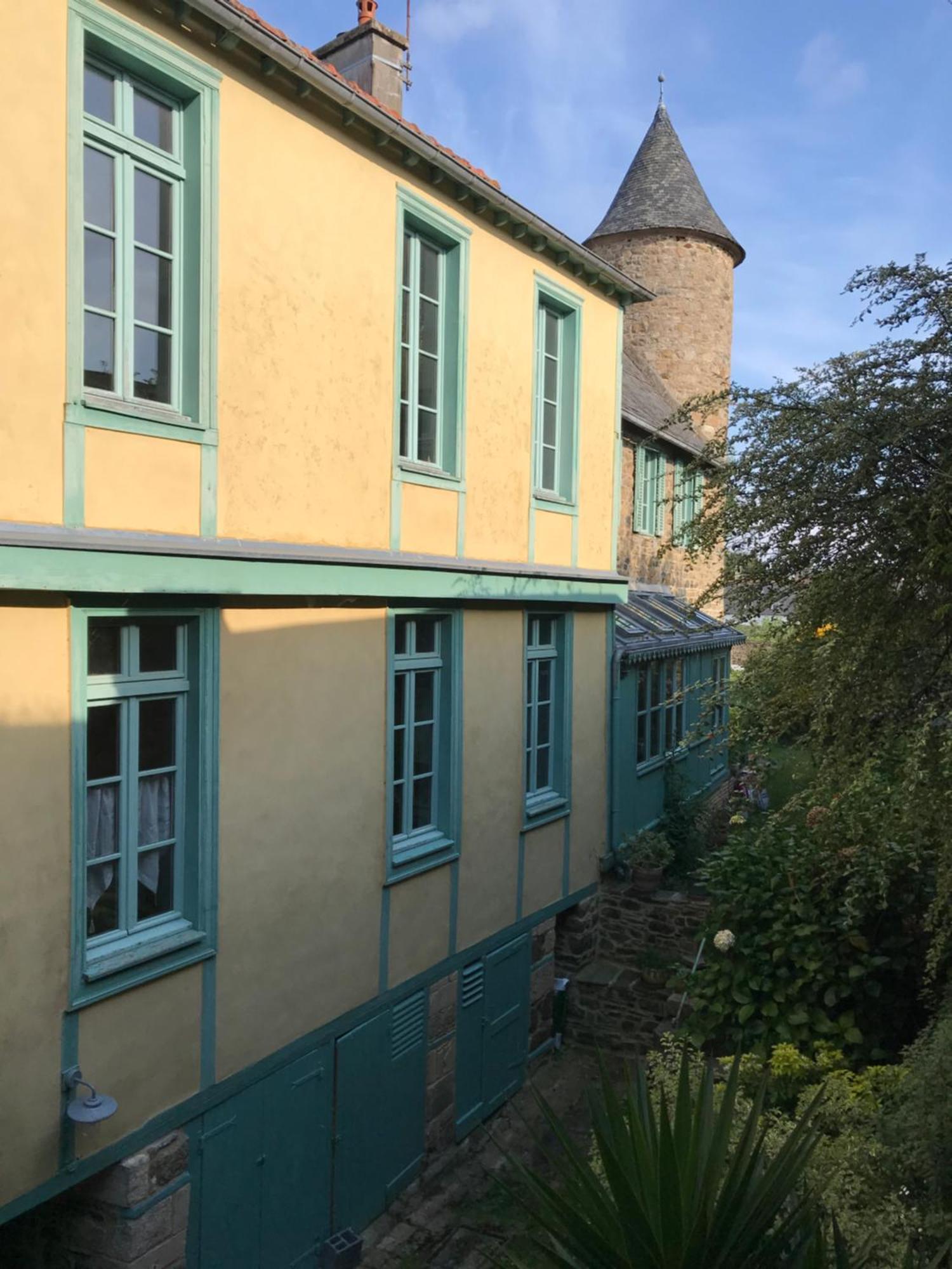 Appartement De 1634 Avec Balcon Au Sud Sur Jardin En Plein Coeur Historique Treguier Ngoại thất bức ảnh